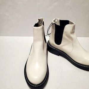 Forever 21 Women's Scrambler Chelsea Boots Women's White/Black Size 8